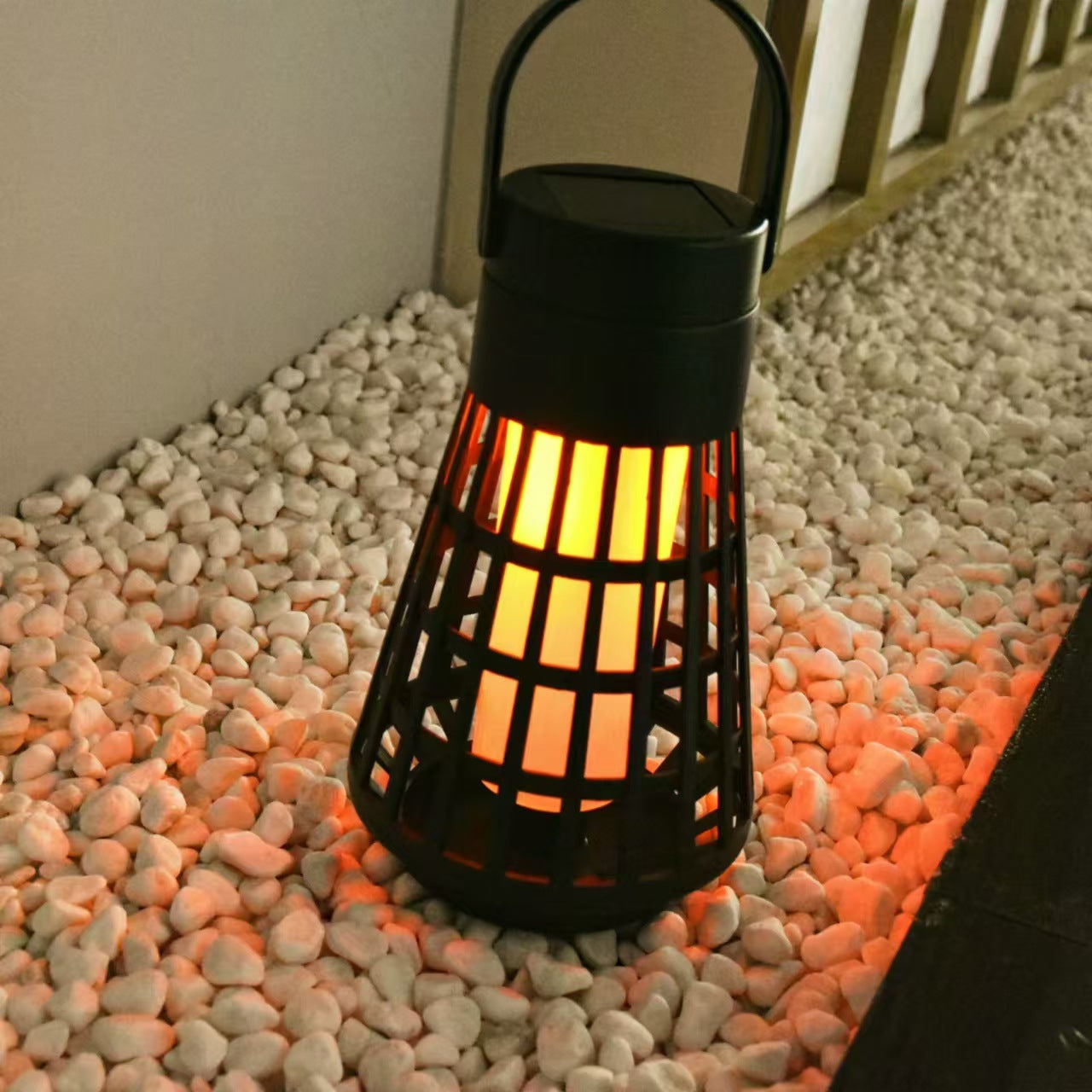 Solar-powered portable flame lamp, camping and outdoor ambient night light, factory direct sales, portable.