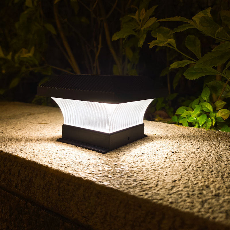 Outdoor solar-powered courtyard lights, solar-powered landscape lights, sensor-activated pillar lights, lawn lights.