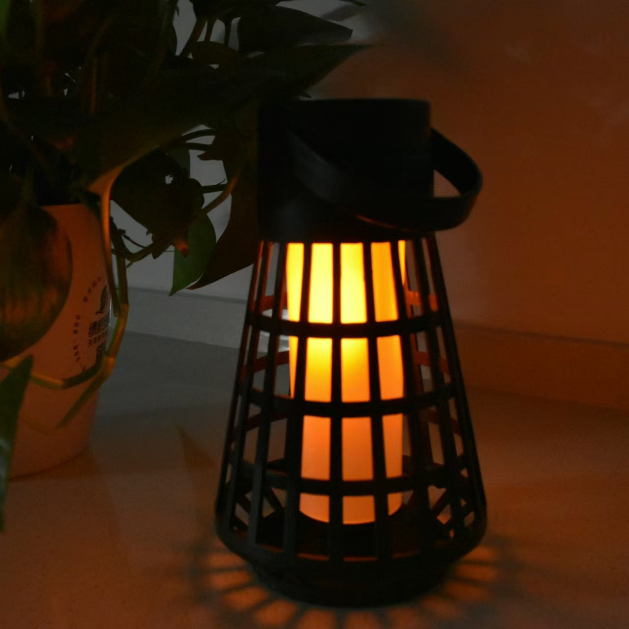 Solar-powered portable flame lamp, camping and outdoor ambient night light, factory direct sales, portable.