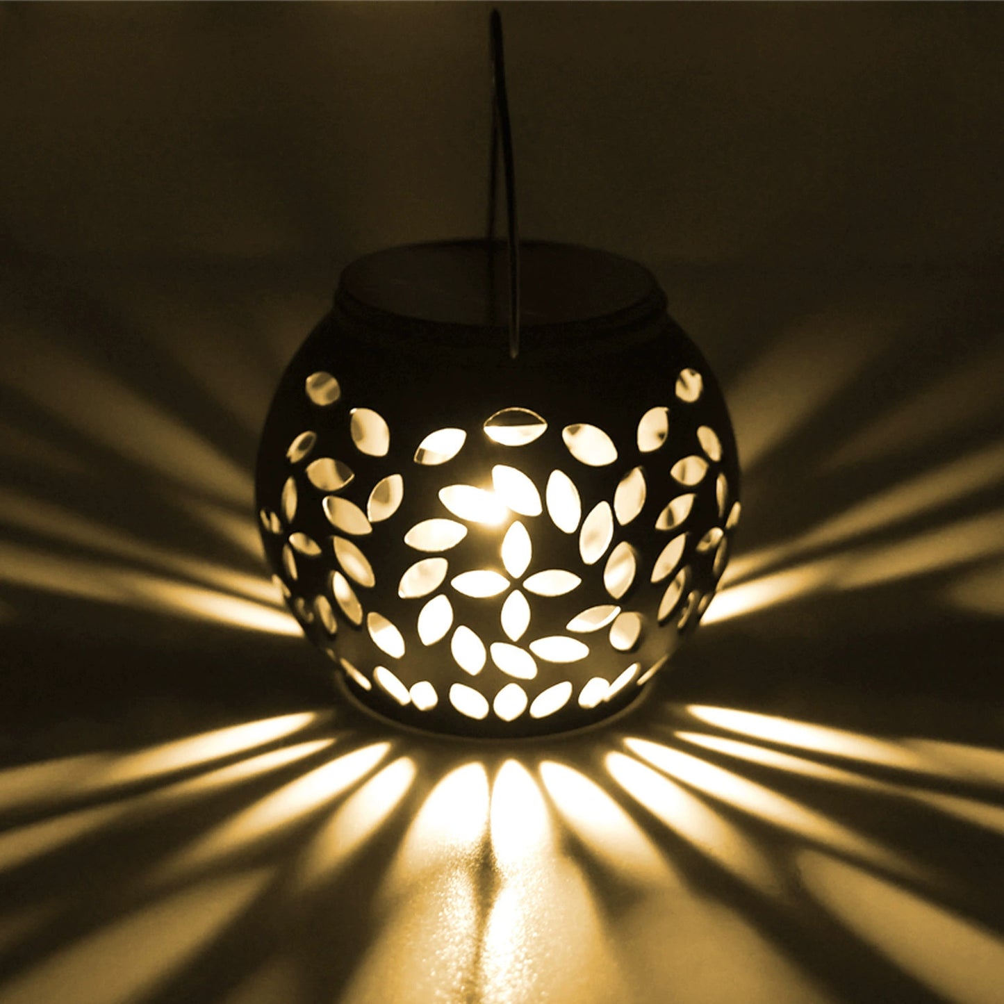 Solar-Powered Outdoor Flame Hanging Ball Light for Courtyards, Villas, Outdoor Decorations, Festival Decorations, Atmospheric Flame Light